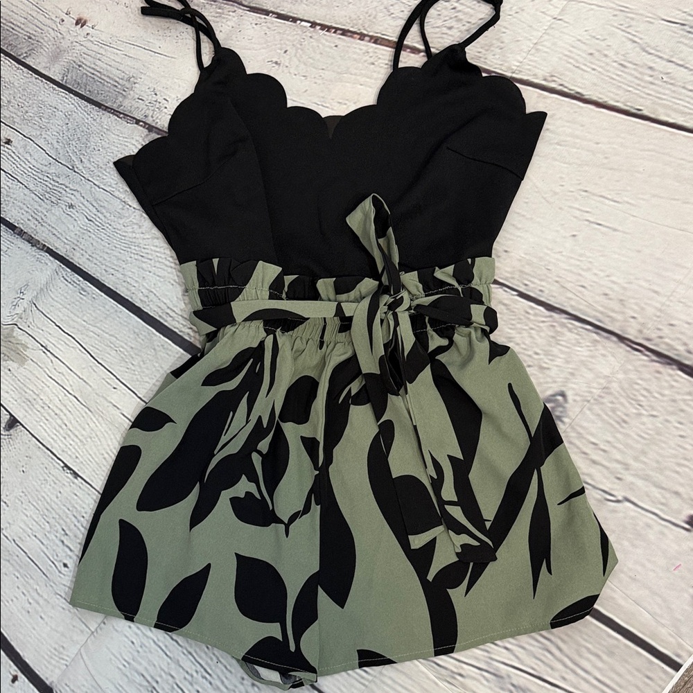 SHEIN Black & Olive Green Floral Print Scallop Romper